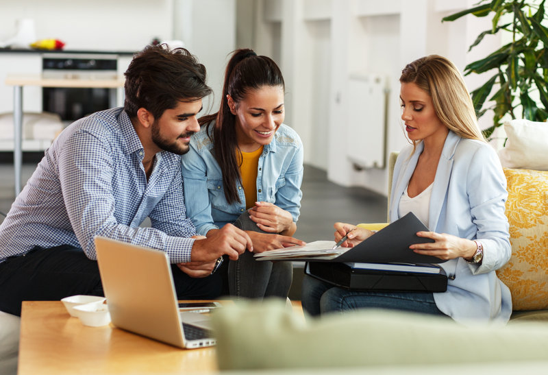 People discussing life insurance