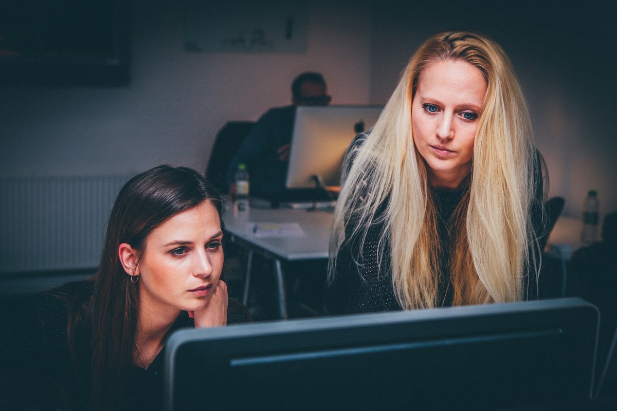 Media Name: women-1209678_1920.jpg